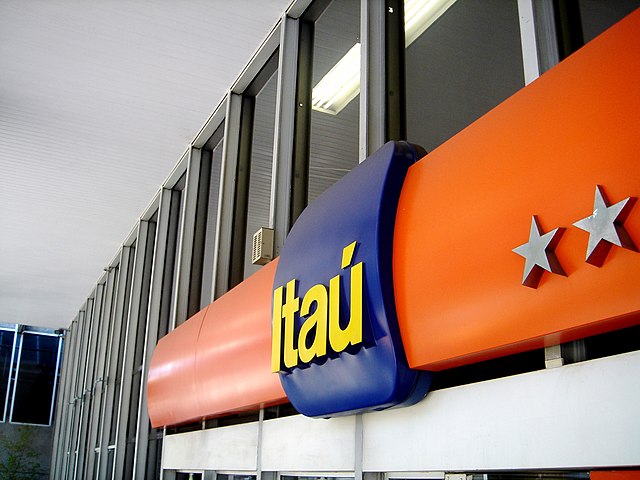 Itaú Unibanco abre vagas em todo o Brasil com benefícios e em várias áreas