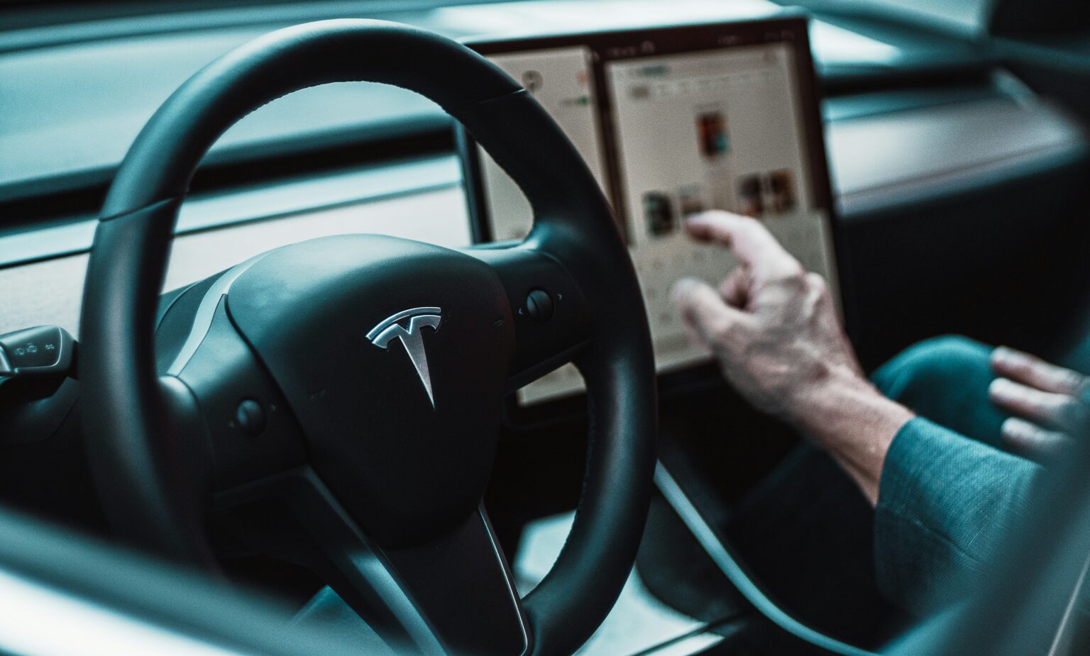Tesla abandona nome “Autopilot” na Califórnia para evitar proibição • Tecnoblog