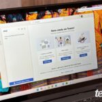 Imagem mostra o Microsoft Teams rodando em um computador com Windows 11. Na parte inferior direita, o logotipo do