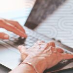 Texto para áudio e edição de fotos online facilitam a criação de conteúdo digital
